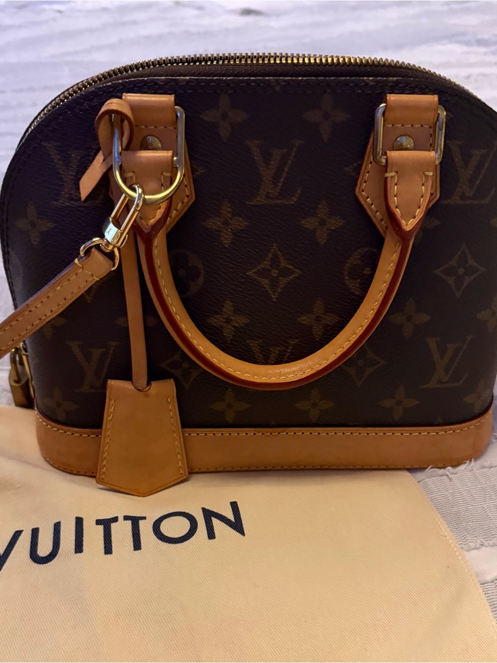 LOUIS VUITTON Authentic Monogram Alma BB - Picture 3 of 16